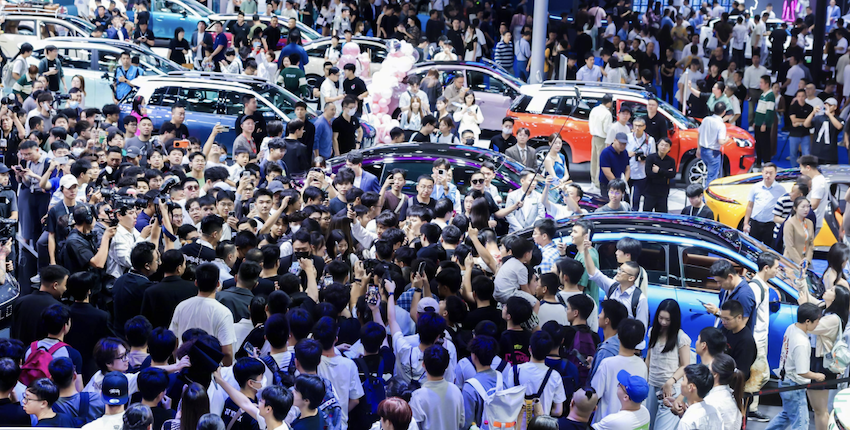 小米问界仅差近千台!新势力月销集体走跌,两家接近“腰斩”