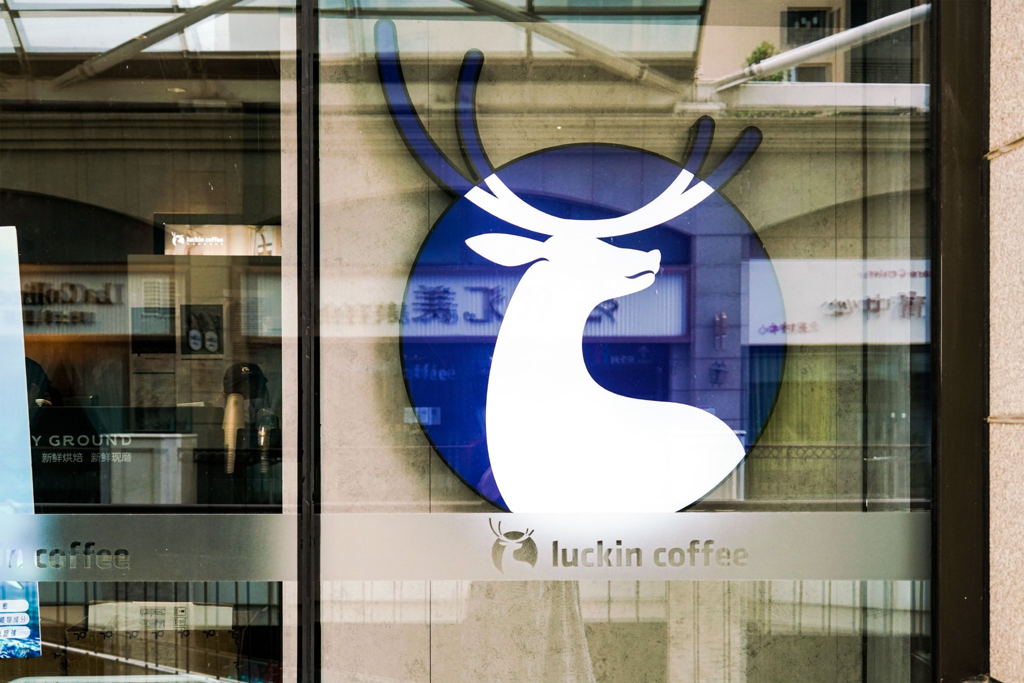 9.9元价格战熄火,瑞幸库迪今后卷什么?