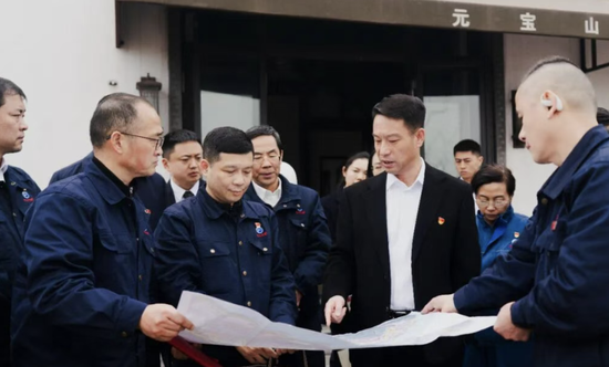 方威:建议给每名普通员工发2万红包