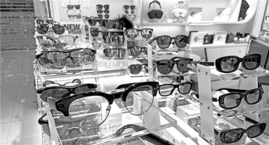 深圳华强北柜台 大面积下架“白牌”智能眼镜