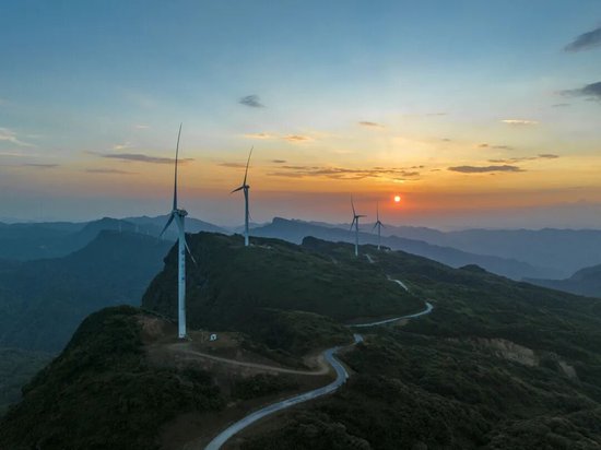 回收9年前剥离资产,500亿龙头靠亏损公司做太空光伏梦?