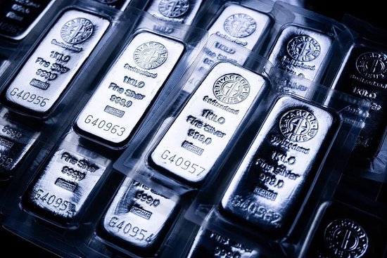 白银闪崩真相:谁是推手,谁在买单?