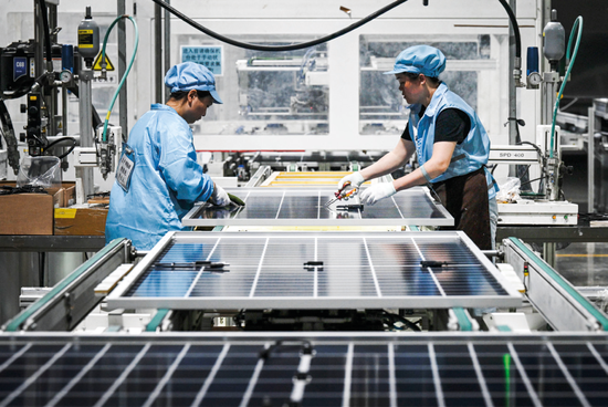 白银闪崩真相:谁是推手,谁在买单?