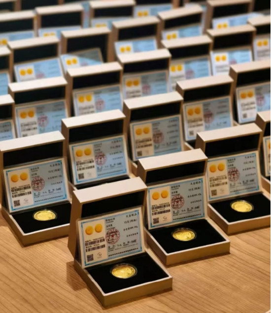 现场发6000万元现金!今年10家“凡尔赛”年会:送房送车送金,谁最豪?