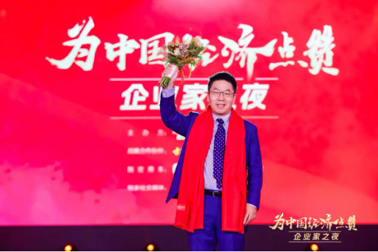 登上企业家之夜舞台22天后,智谱市值翻了3倍,突破3200亿港元,发生了什么?