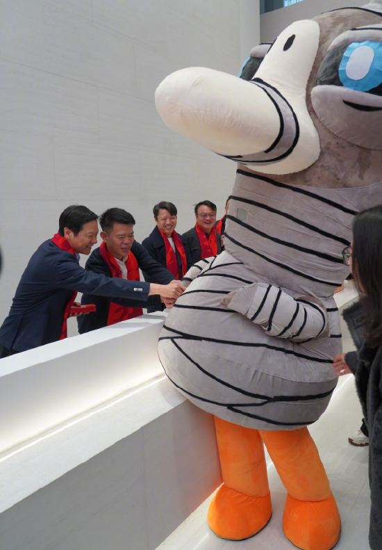 顶流互动!雷军给《鹅鸭杀》玩偶发开工红包