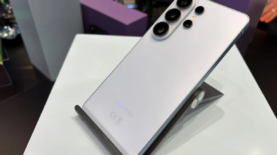 三星Galaxy S26系列发布：AI三引擎融合+隐私屏首发，两款机型涨价100美元