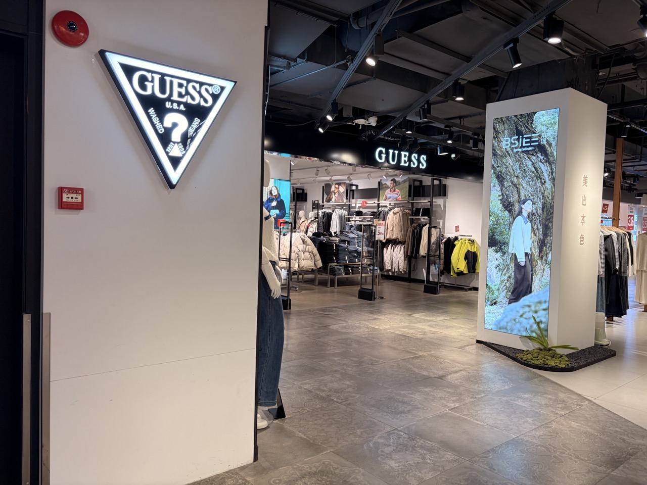 正两折清仓的GUESS还有机会重返中国吗？