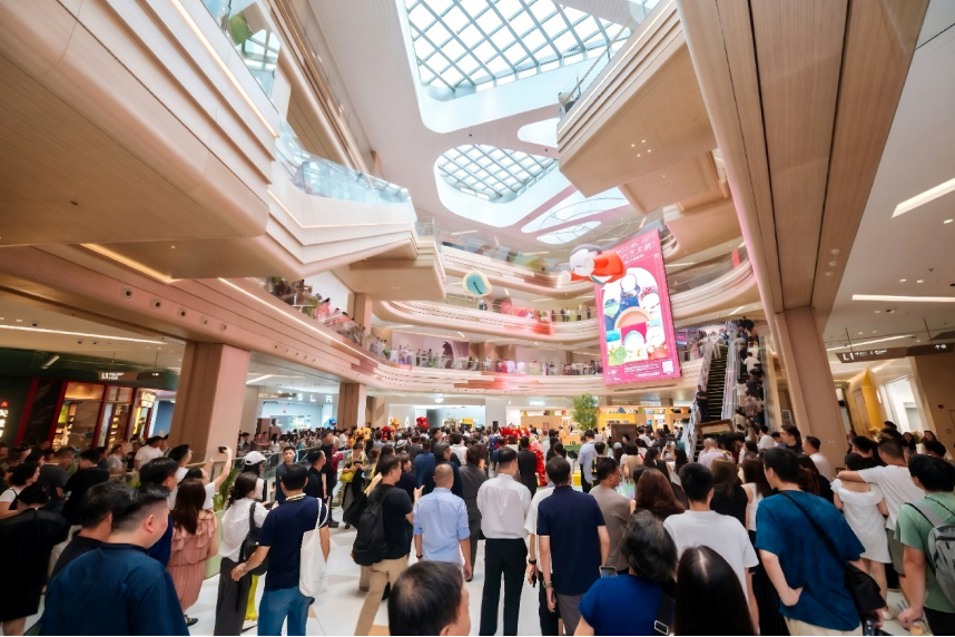 新世界发展半年销售138亿、减债17亿，黄少媚称公司业务向好，保持稳中求进