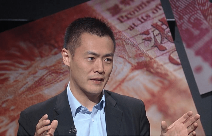 父亲身家超过李嘉诚，他不爱美女爱丑女，继承60亿家产坐地铁上班