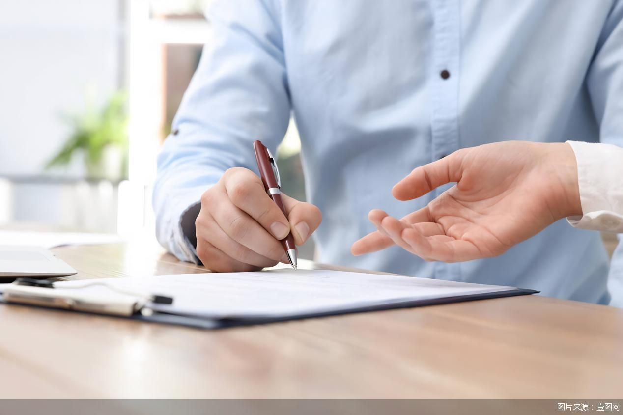 独居时代的“监护空白”谁来填补？全国政协委员鼓励保险等力量入场