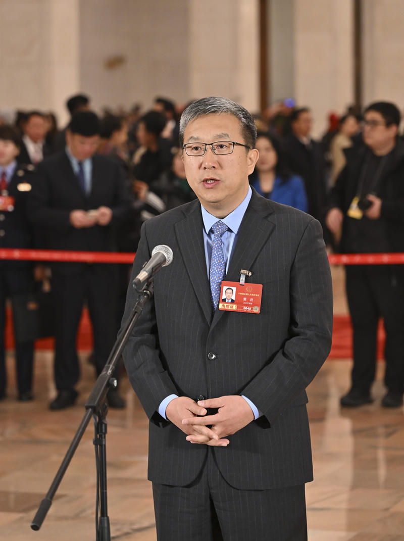 新闻8点见丨2026年政府工作报告里的“民生红包”请查收