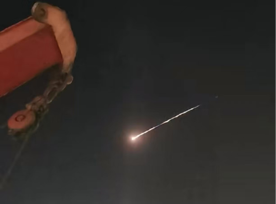 霍尔木兹海峡受困中国船员：“只要钱给到位，去伊朗装货也不怕”