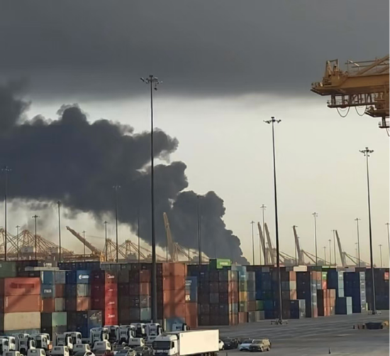 霍尔木兹海峡受困中国船员：“只要钱给到位，去伊朗装货也不怕”