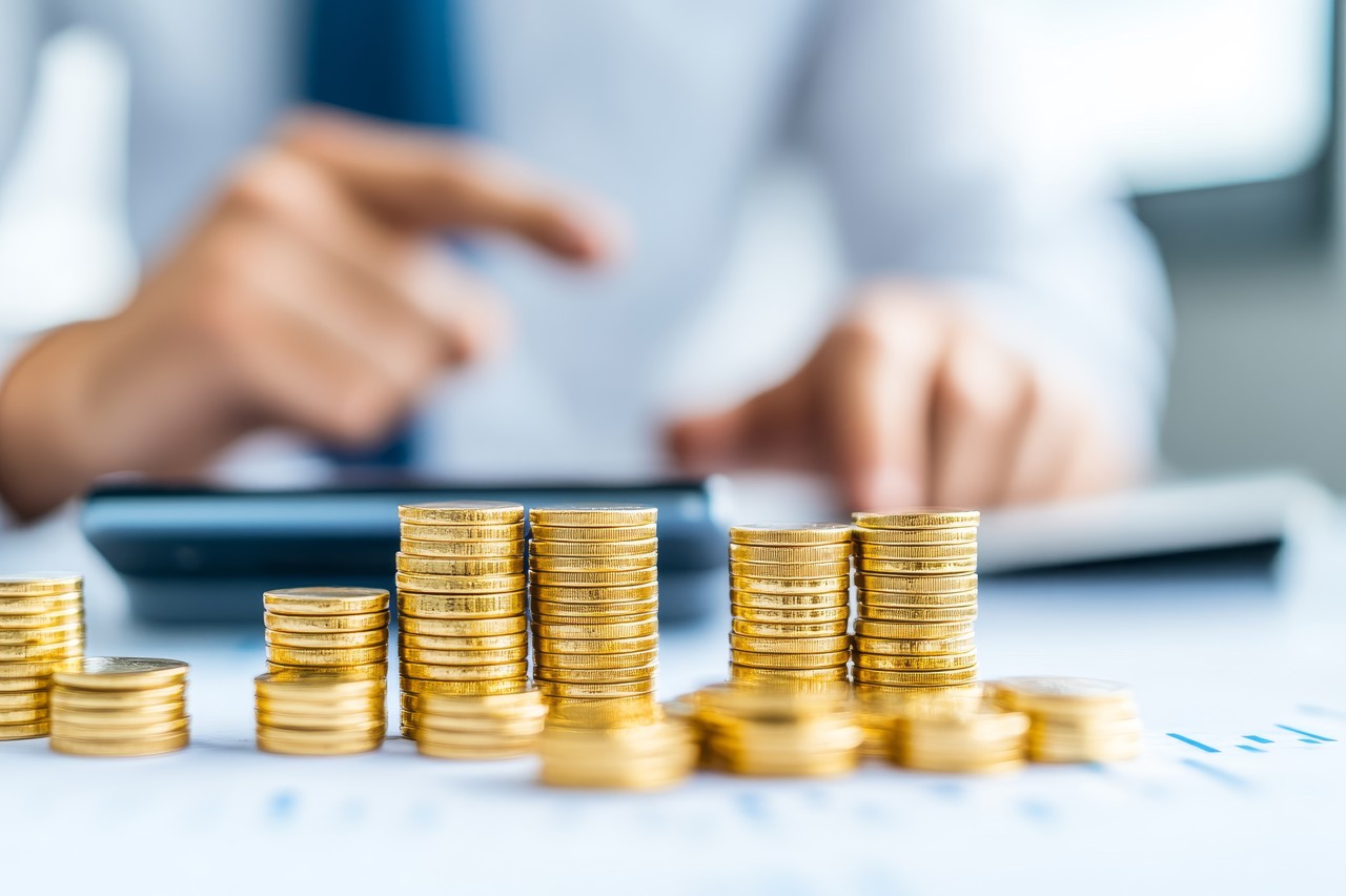 事关A股、经济增长、货币和财政政策，政府工作报告释放这些关键信号