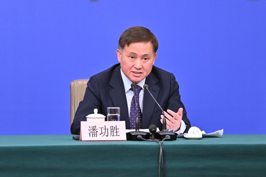 信息量大！央行行长潘功胜重磅发声，事关今年降准降息、人民币汇率