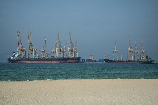 导弹无人机叠加电子干扰 霍尔木兹海峡谍影重重