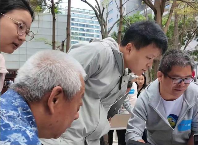 公务员“养龙虾”冲上热搜，有人称靠上门安装赚26万元！马化腾说没想到“龙虾”这么火