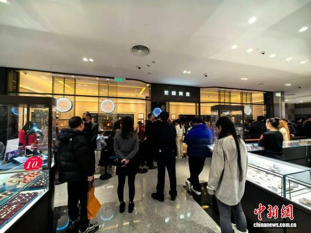 金价跌了，50克手镯为何反暴涨5万