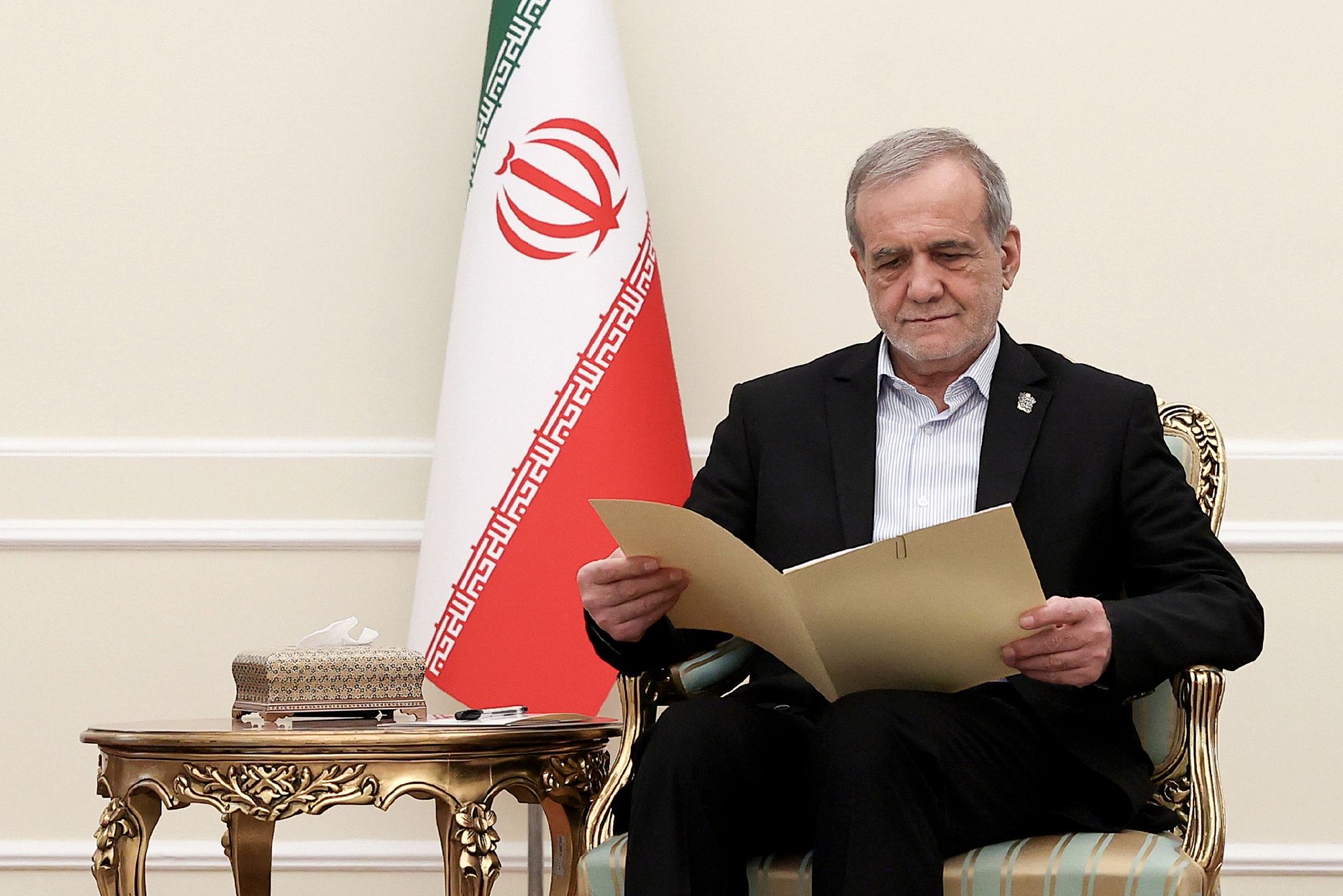 小哈梅内伊至今未露面，伊朗总统提出结束战争三大条件