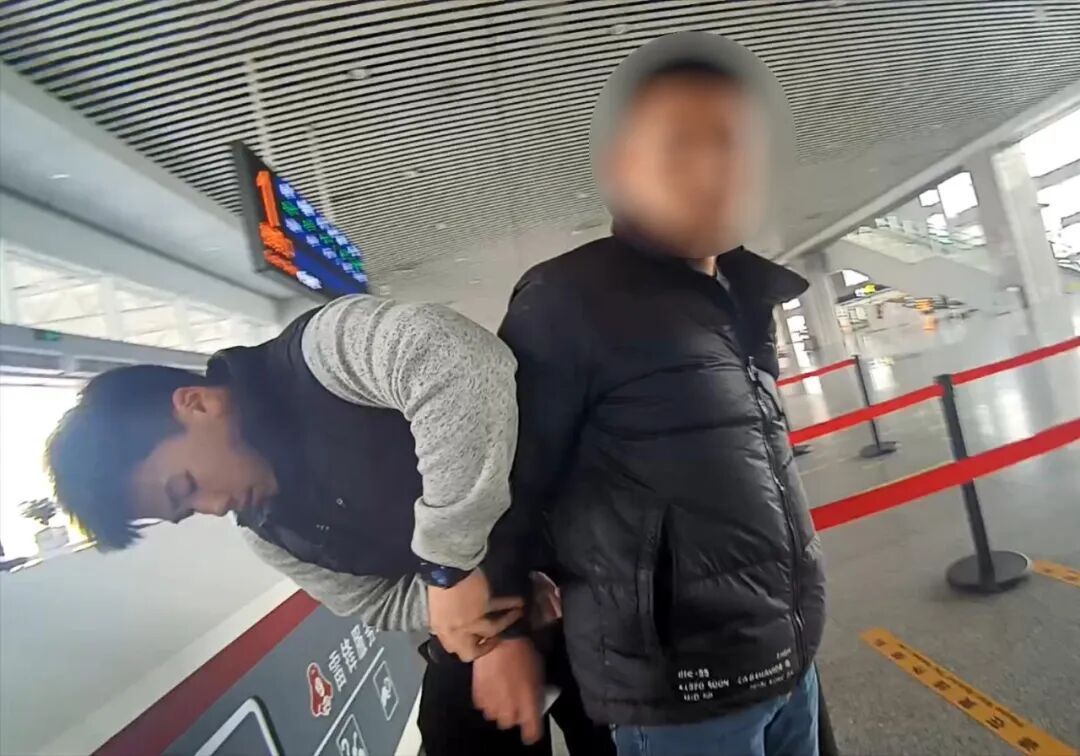 玩偶里竟藏45克黄金?00后新警4小时破案!