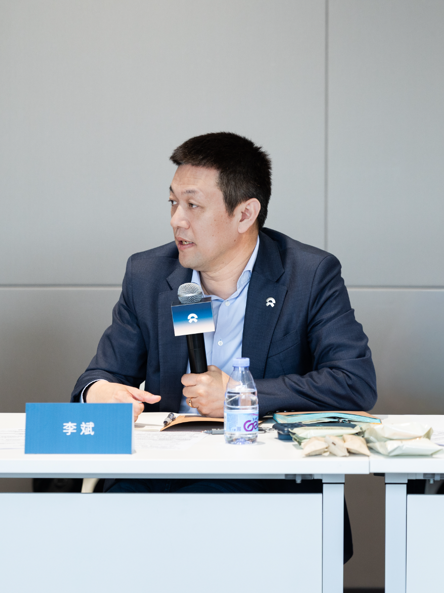 李斌最新闭门会：盈利之后，蔚来要“进窄门，走远路”