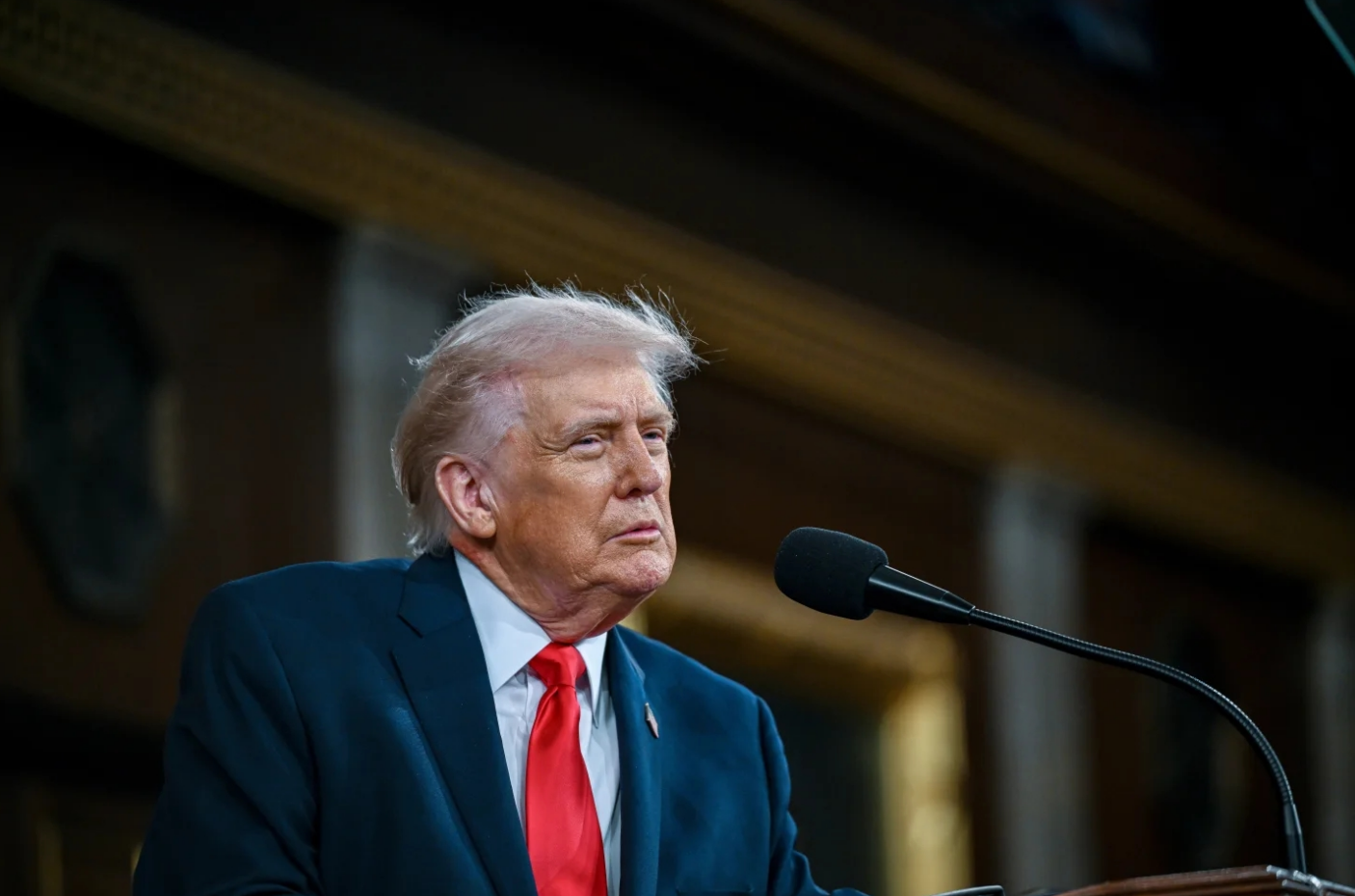 特朗普称美军下周将“猛烈空袭”伊朗 拒绝谈论“夺岛”