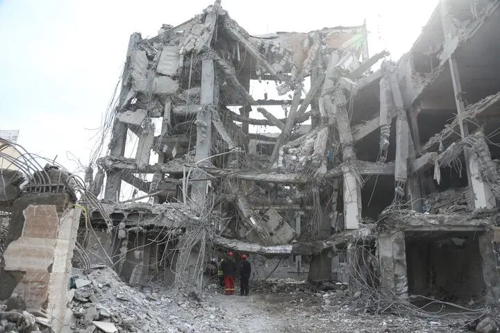 美军空袭伊朗石油出口枢纽哈尔克岛,战事最新速览→