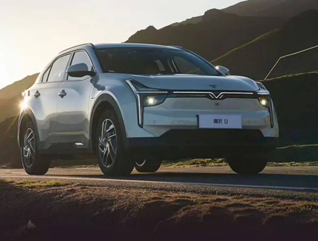 哪吒汽车承诺免费的维修，需自掏腰包数万元！卖车亏70%…