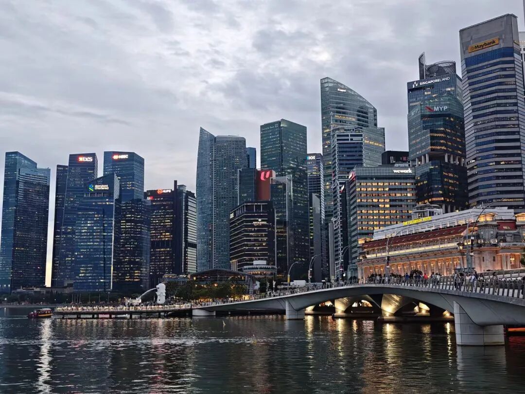 大批富豪撤离!迪拜楼市崩盘,香港意外回春