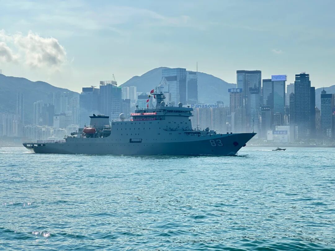 大批富豪撤离!迪拜楼市崩盘,香港意外回春