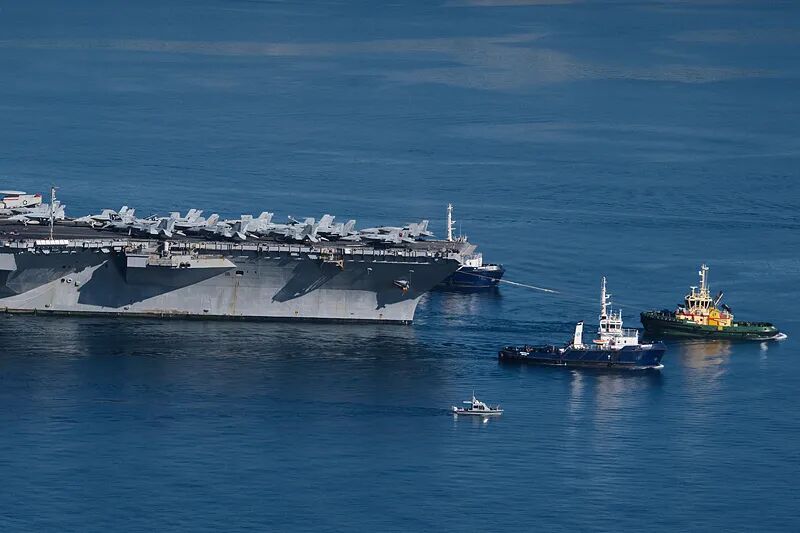 美军最大航母“福特”号,一场火烧了超30小时