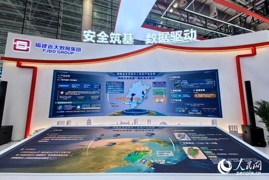 福建省委常委、常务副省长王永礼,福州市委副书记、市长吴贤德,在北京答记者问