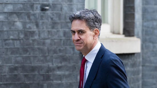 英国应对能源冲击,要求所有新建住宅安装太阳能板与热泵