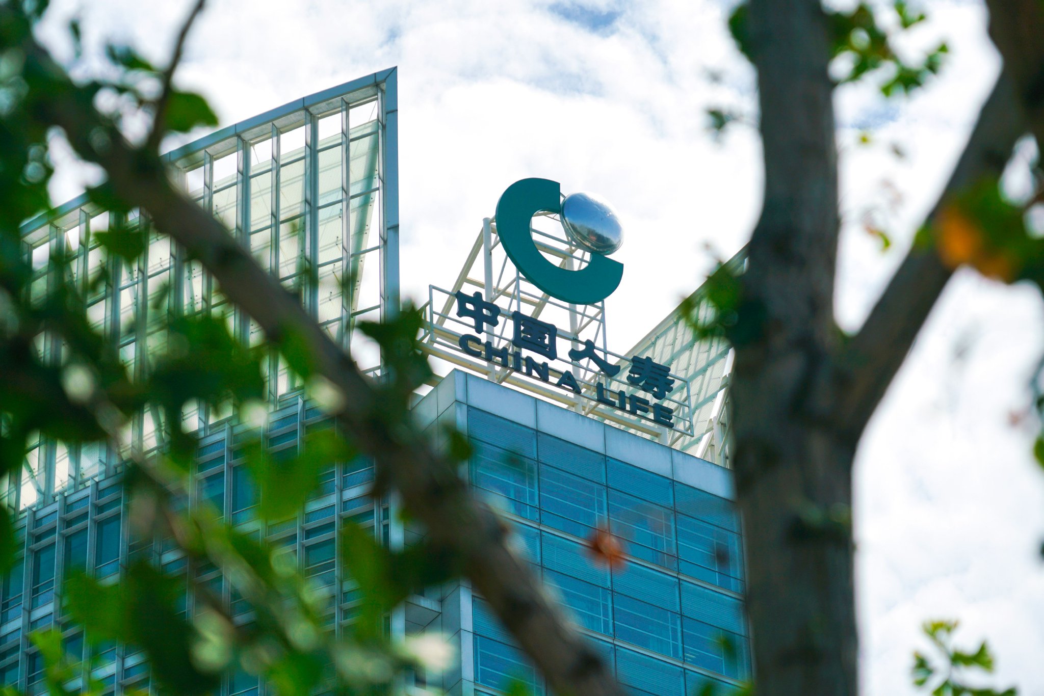 中国人寿2025年利润大增44%，总裁利明光回应四季度亏损