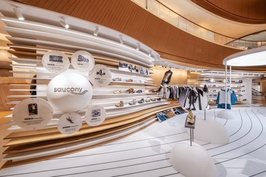 丁水波坐不住了！特步业绩不及预期，竟靠两年前跨国收购撑场