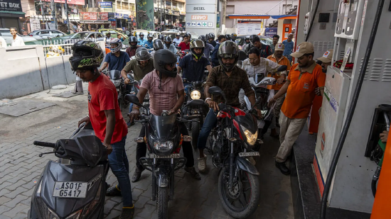 印度为抑制燃油价格暴涨，税收收入遭受“重创”
