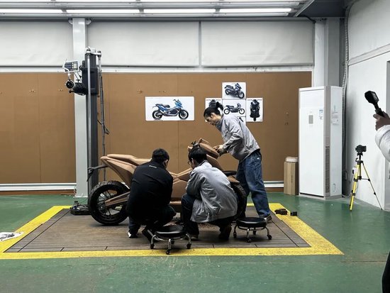 被称“摩托车圈雷军”，冠军张雪的飞驰人生