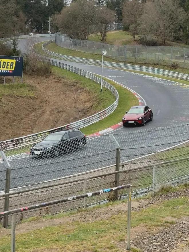 华为推出鸿蒙版龙虾/小米YU7 GT实车曝光/苹果拟引入长江存储