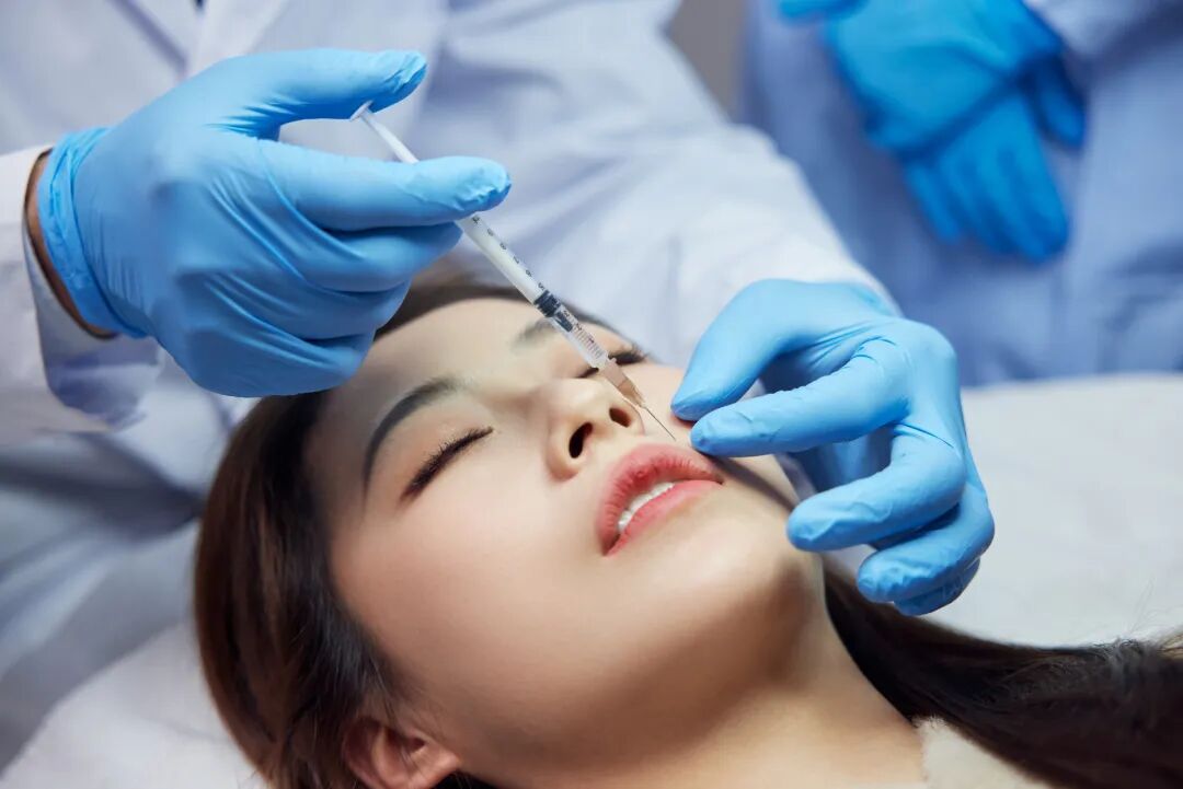 上市后业绩首次负增长，进军医美，巨子生物能否讲好新故事？