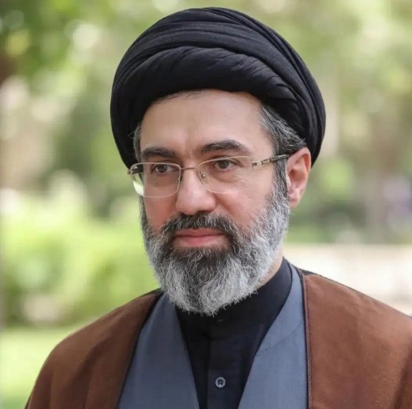 英媒宣称：伊朗最高领袖病重昏迷，已无法参与国家决策