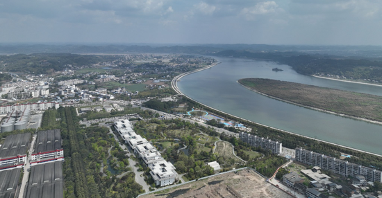 舍得酒接盘小镇530套房，郭广昌的心思你难猜