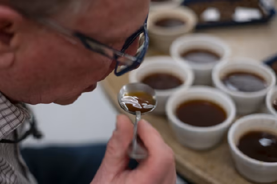 华尔街有一支精英咖啡品鉴团队，却苦于招不到新人