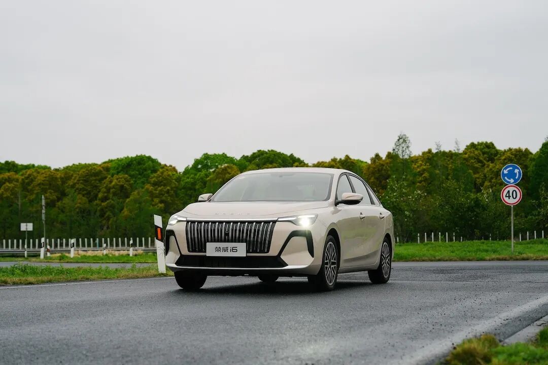 全新荣威i6在油电分水岭 充分证明成为一款国民好车的实力
