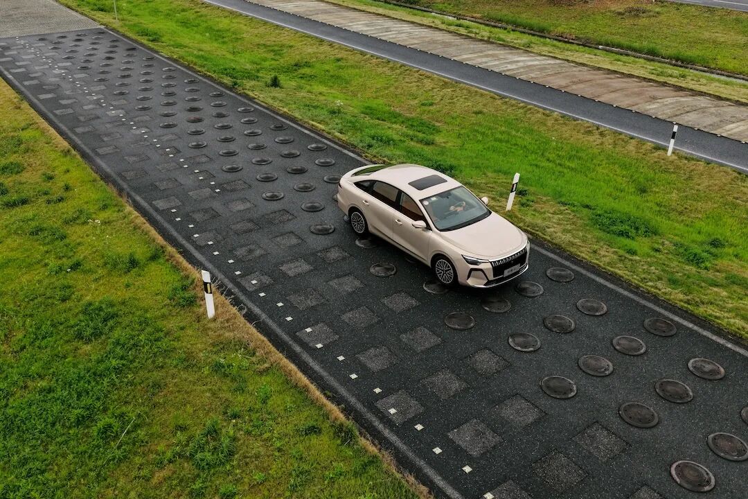 全新荣威i6在油电分水岭 充分证明成为一款国民好车的实力