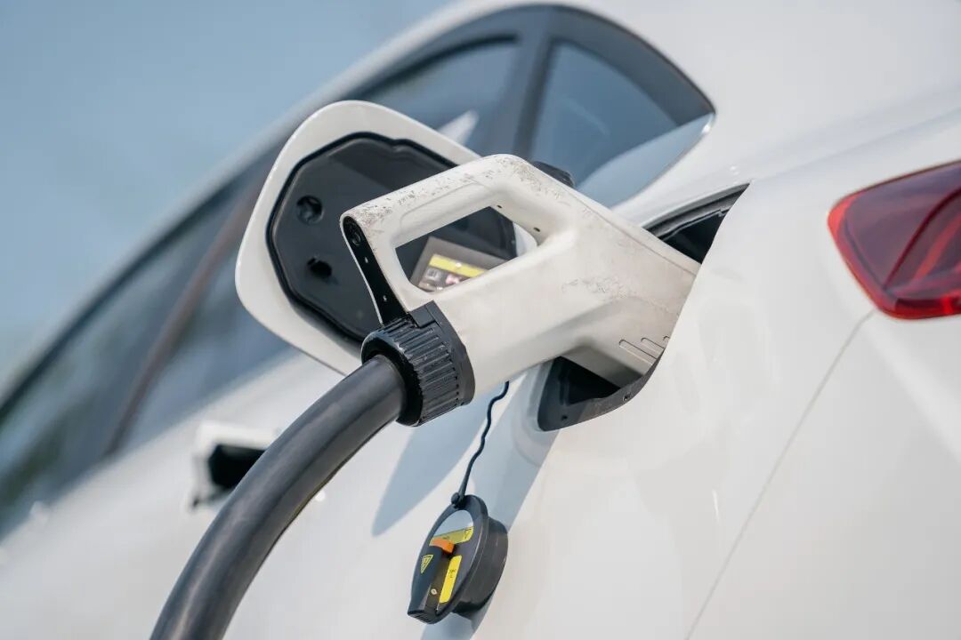 1个月内投诉超1.2万件，同比上涨273%，新能源车这个顽疾究竟该咋治？