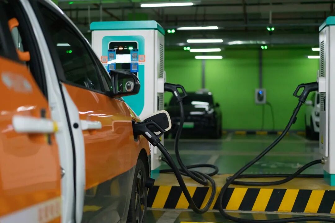 1个月内投诉超1.2万件，同比上涨273%，新能源车这个顽疾究竟该咋治？