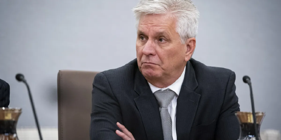 美联储理事沃勒对利率调整表示谨慎 警示长期冲突风险