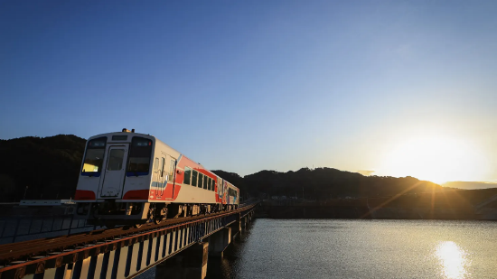 日本近海发生7.5级强烈地震，当局发布海啸预警