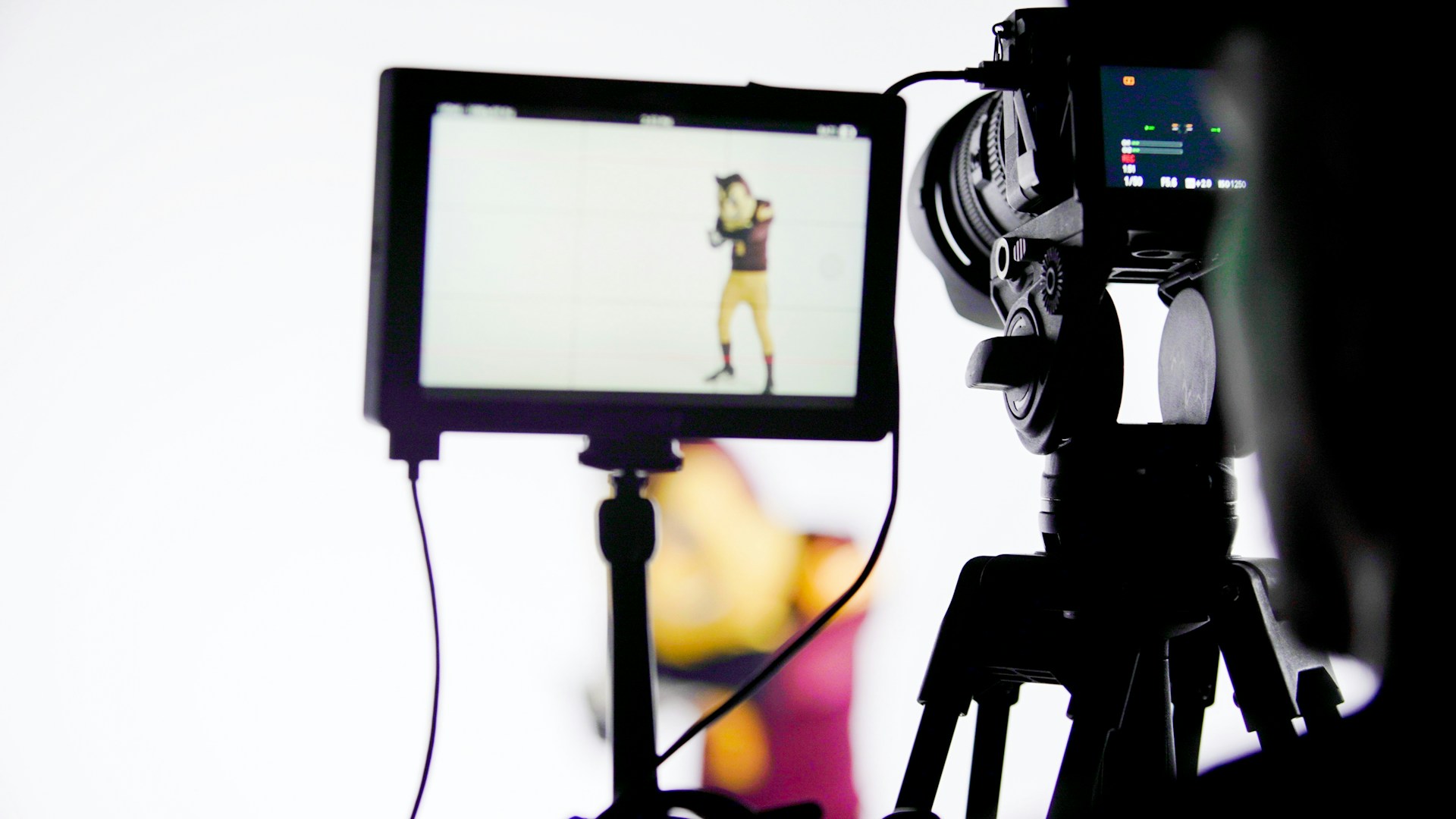 “AI艺人库”骂战：没解决实际问题，徒增更多焦虑